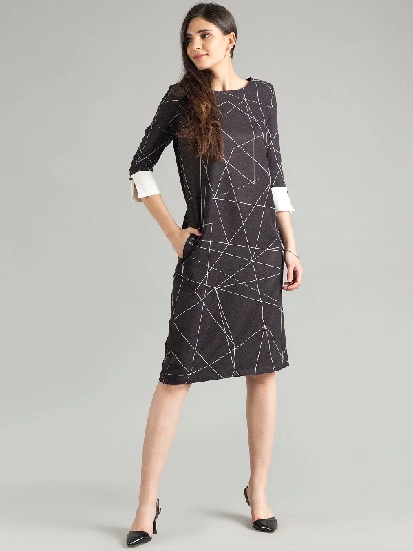 Quarter Sleeve Geometric Print Shift Dress - Black & White